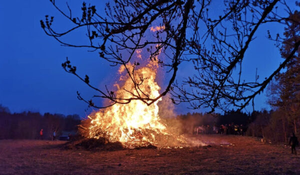 Valborgsfirande på Edsbro Bygdegård Valborgsfirande på Edsbro Bygdegård